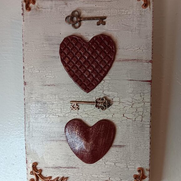 Wood Key Holder. Crackle Paint on Wood with Resin Hearts & Metal Keys. Handmade. - Picture 3 of 7